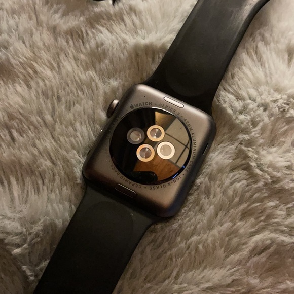 Series 3 Apple Watch 42mm (GPS + Cellular) - Picture 3 of 6